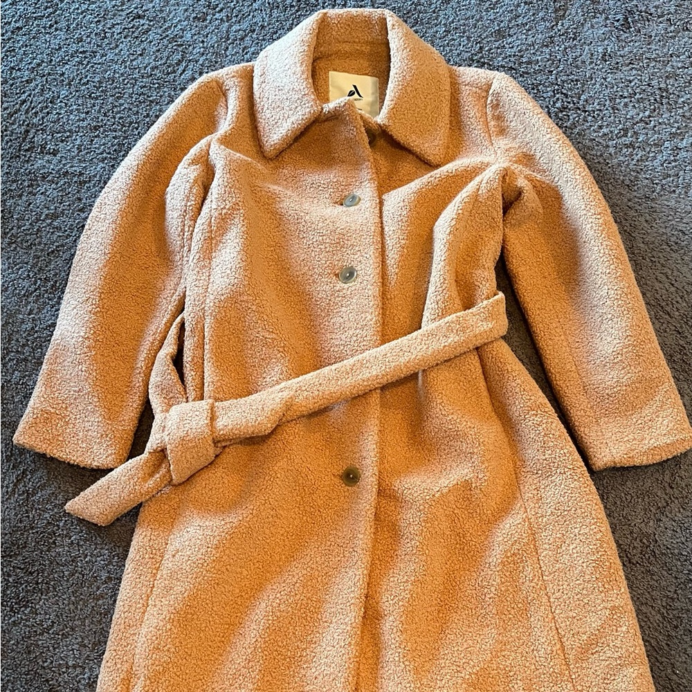 Women’s large tan wool pea coat. Brand new with tags❤️